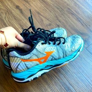 Mizuno running sneakers